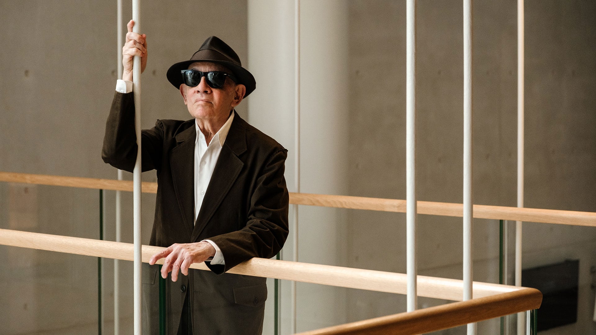 Instalado en el barrio de Saint-Germain-des-Prés desde hace más de cuarenta años, Alfredo Arias reconstruye su historia con Buenos Aires, el recuerdo de Borges frente a su casa y el estreno de su unipersonal