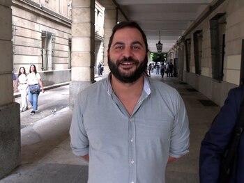 Antonio Tejado saliendo de los