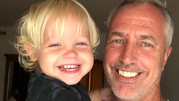 Padre e hijo disfrutando de