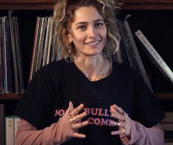 Paris Jackson passou por um exame médico depois que os fãs ficaram preocupados com o formato de seu pescoço.