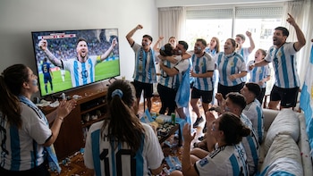 Qué compran y cómo viven los argentinos en la previa del Mundial: el análisis de una experta en consumo