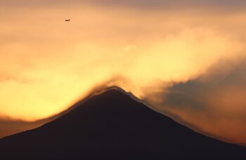 Por actividad del Popocatépetl