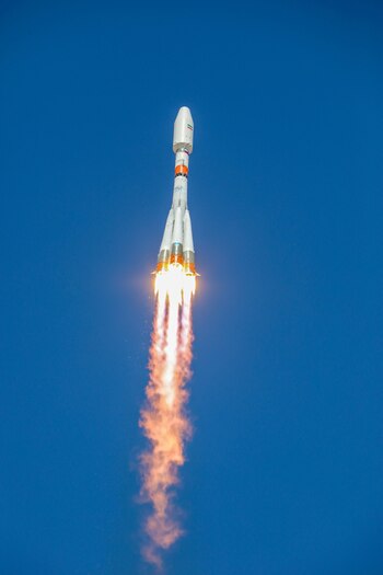 Un cohete Soyuz-2.1b con el