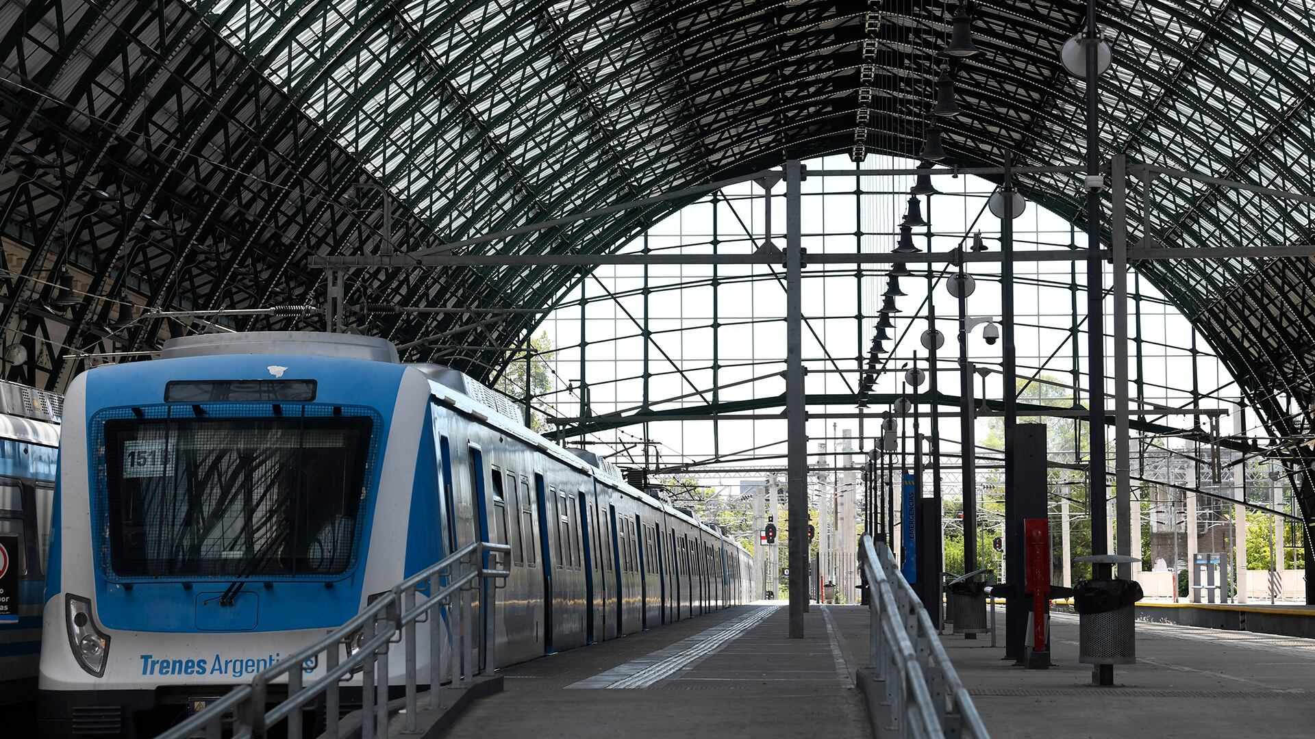 La reforma laboral incluye una regulación de las huelgas en los trenes y otros medios de transporte (Foto: AP)