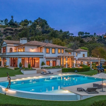 Instagram @pureluxry