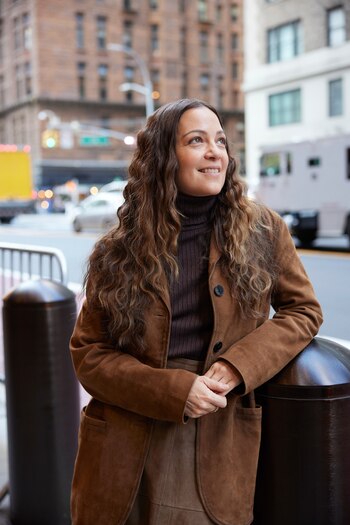 Natalia Lafourcade retratada en las