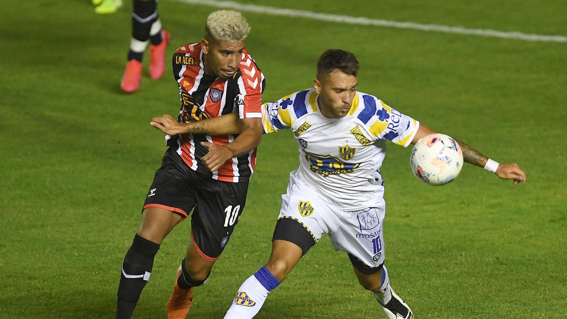 La sanción contra el dirigente de Chacarita Juniors se vincula con el partido ante Atlanta por la Primera B Nacional. (Télam)