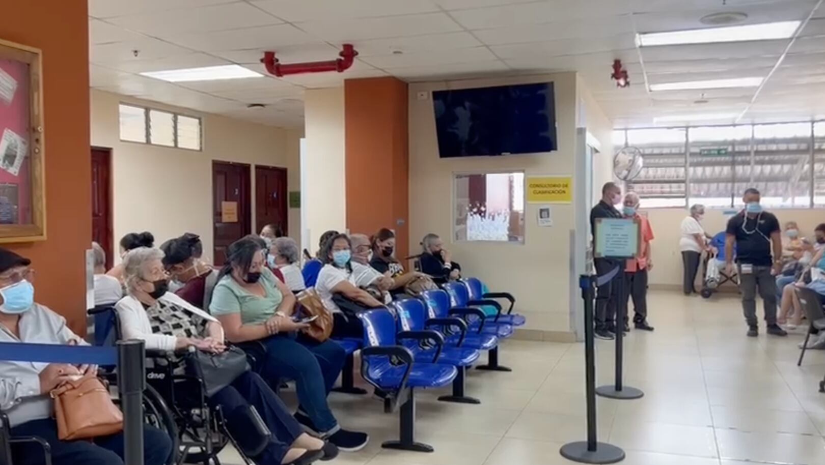 Autoridades y organizaciones advierten que el retraso en el nuevo hospital geriátrico podría afectar la capacidad del sistema de salud para atender a la creciente población adulta mayor del país. Cortesía: Reinaldo Martínez