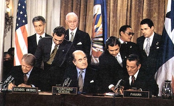Los tratados fueron suscritos el 7 de septiembre de 1977 en Washington, en la sede de la Organización de Estados Americanos (OEA), y fueron firmados por el entonces presidente de Estados Unidos, Jimmy Carter, y el general panameño Omar Torrijos Herrera.