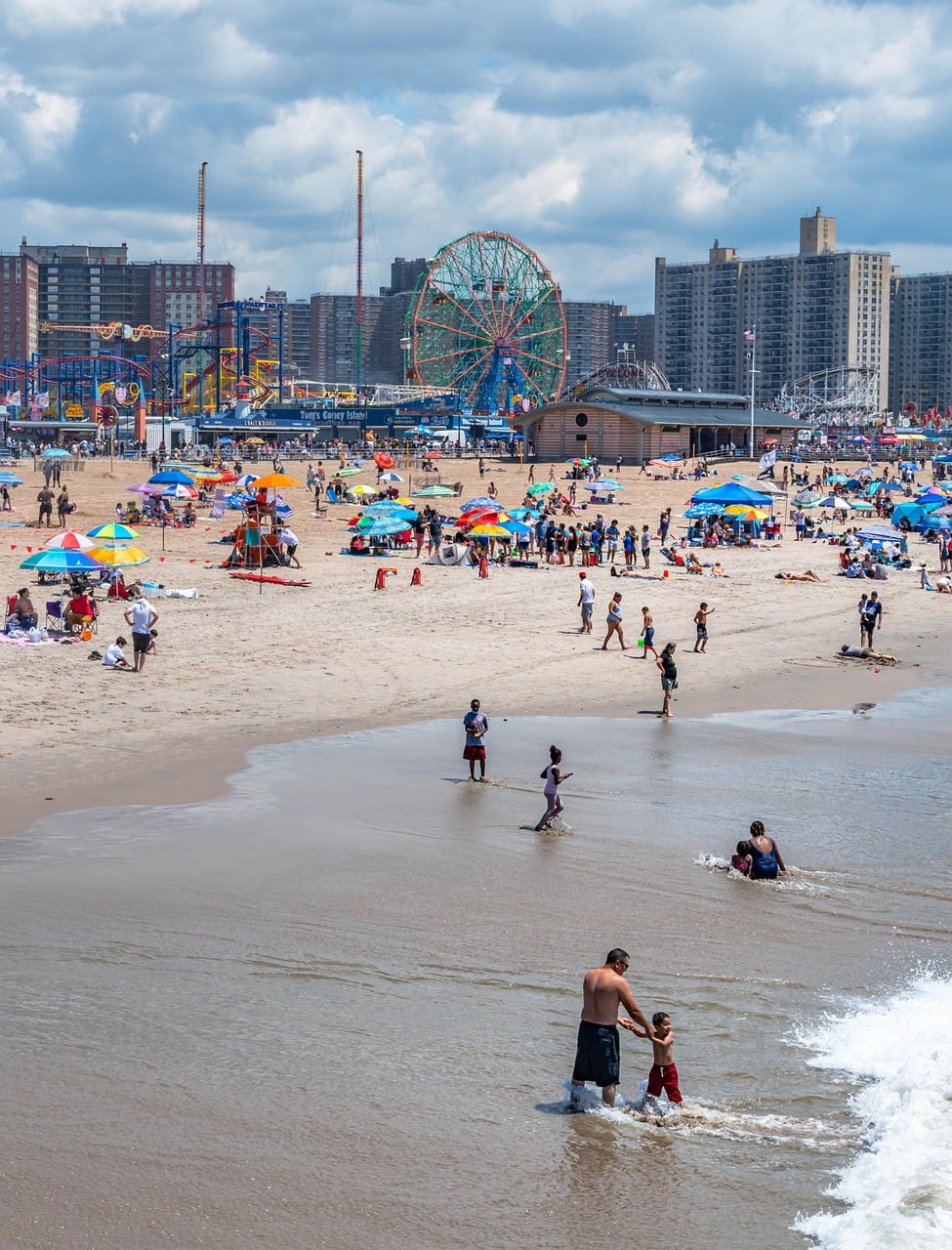 Según el Departamento de Parques, unas 370 personas estarán destinadas a la vigilancia de las playas durante el fin de semana de apertura, frente a las 280 registradas en la misma fecha del año pasado. Foto: Pixabay