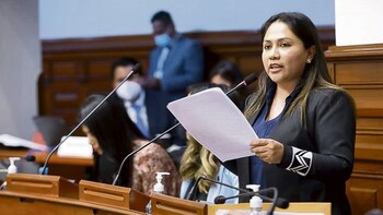 Congresista Heidy Juárez recortaba el