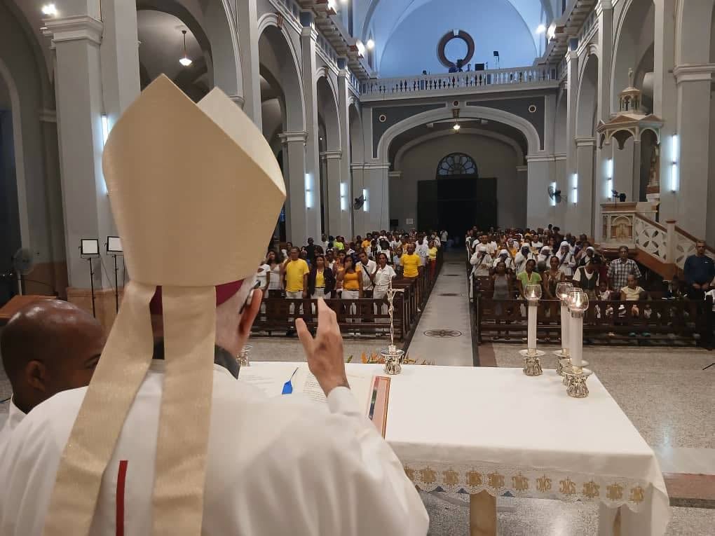 En la basílica del Cobre, el mensaje unió devoción y lectura del presente al pedir decisiones que respondan a las necesidades de la gente y no a intereses personales. (Imagen de cortesía)