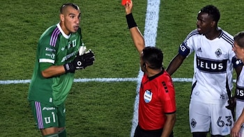¡No le tiembla la mano! El salvadoreño Iván Barton expulsó a dos jugadores pilares en la Leagues Cup