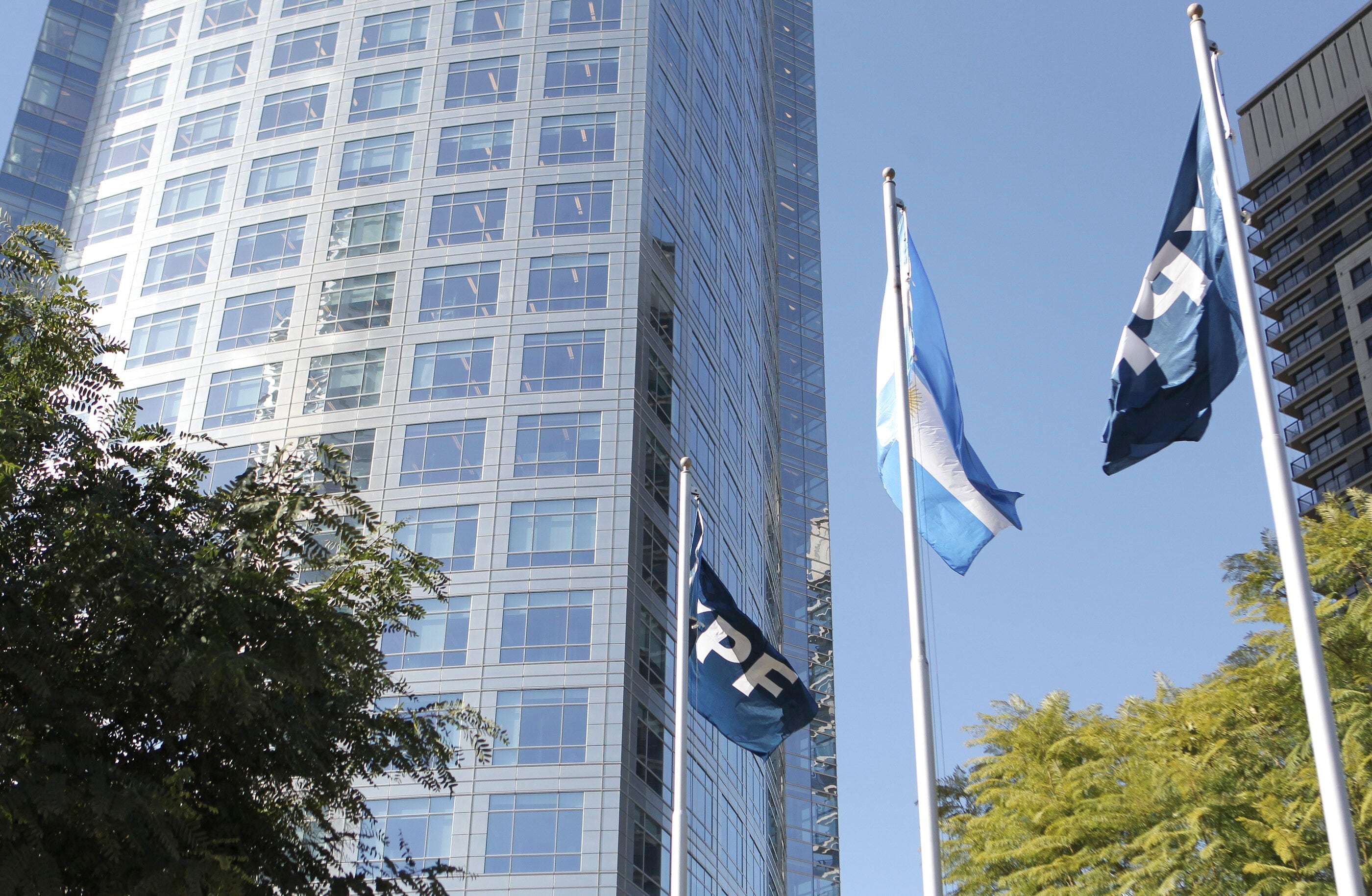 YPF quiere representarse sola en la causa por el alter ego (EFE/ David Fernández/Archivo)