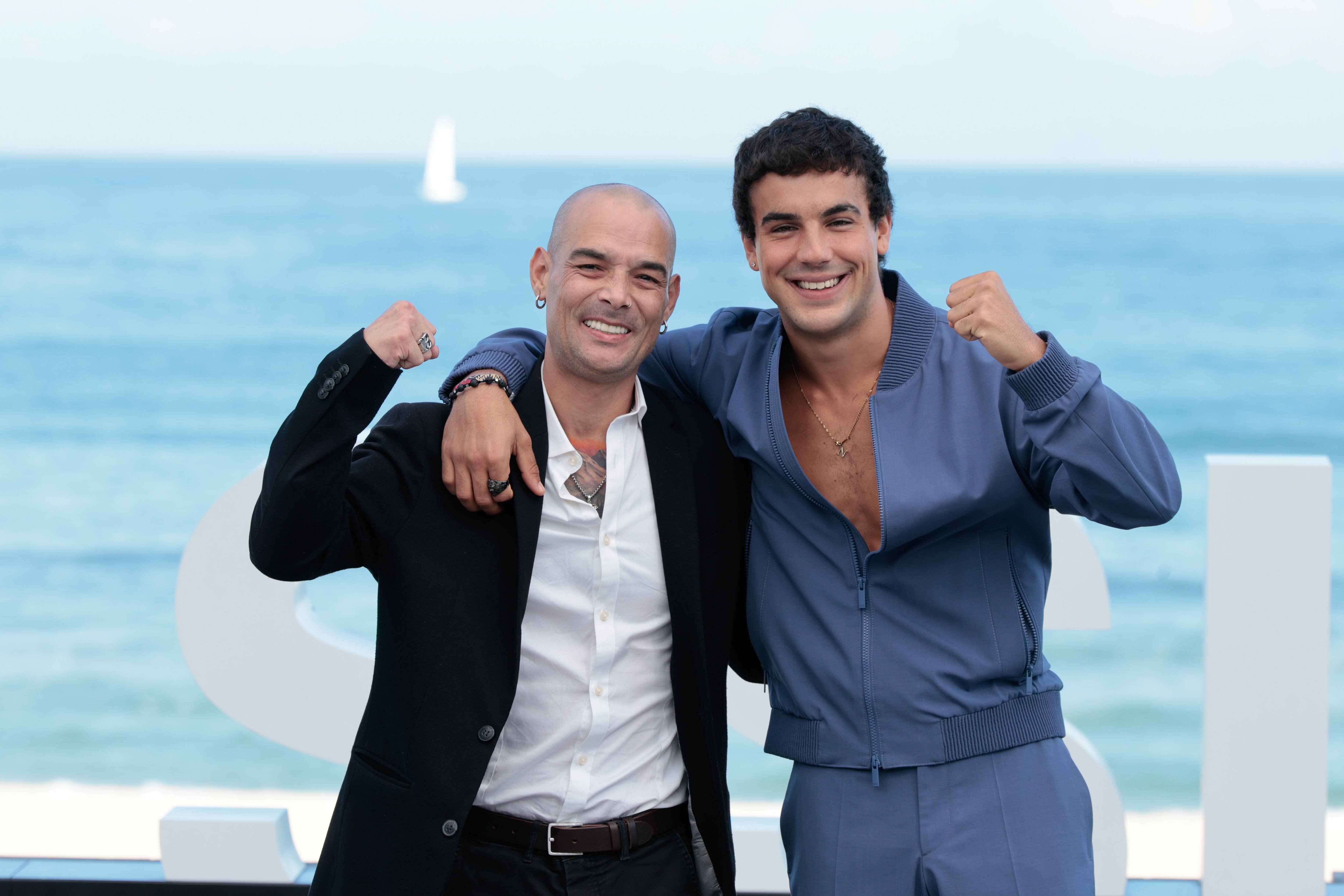 El actor Óscar Casas y el gimnasta olímpico Gervasio Deferr en el phtocall de