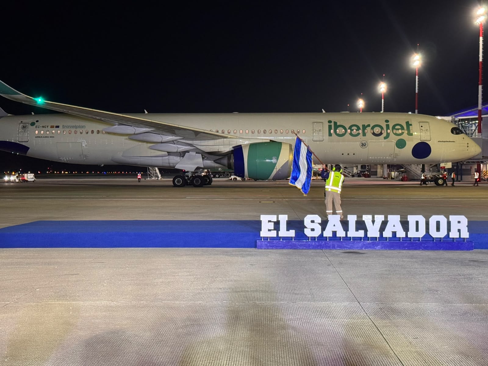 La nueva ruta de Iberojet incorporó por primera vez a Barcelona como destino sin escalas desde El Salvador. (Infobae / Henry Heredia)