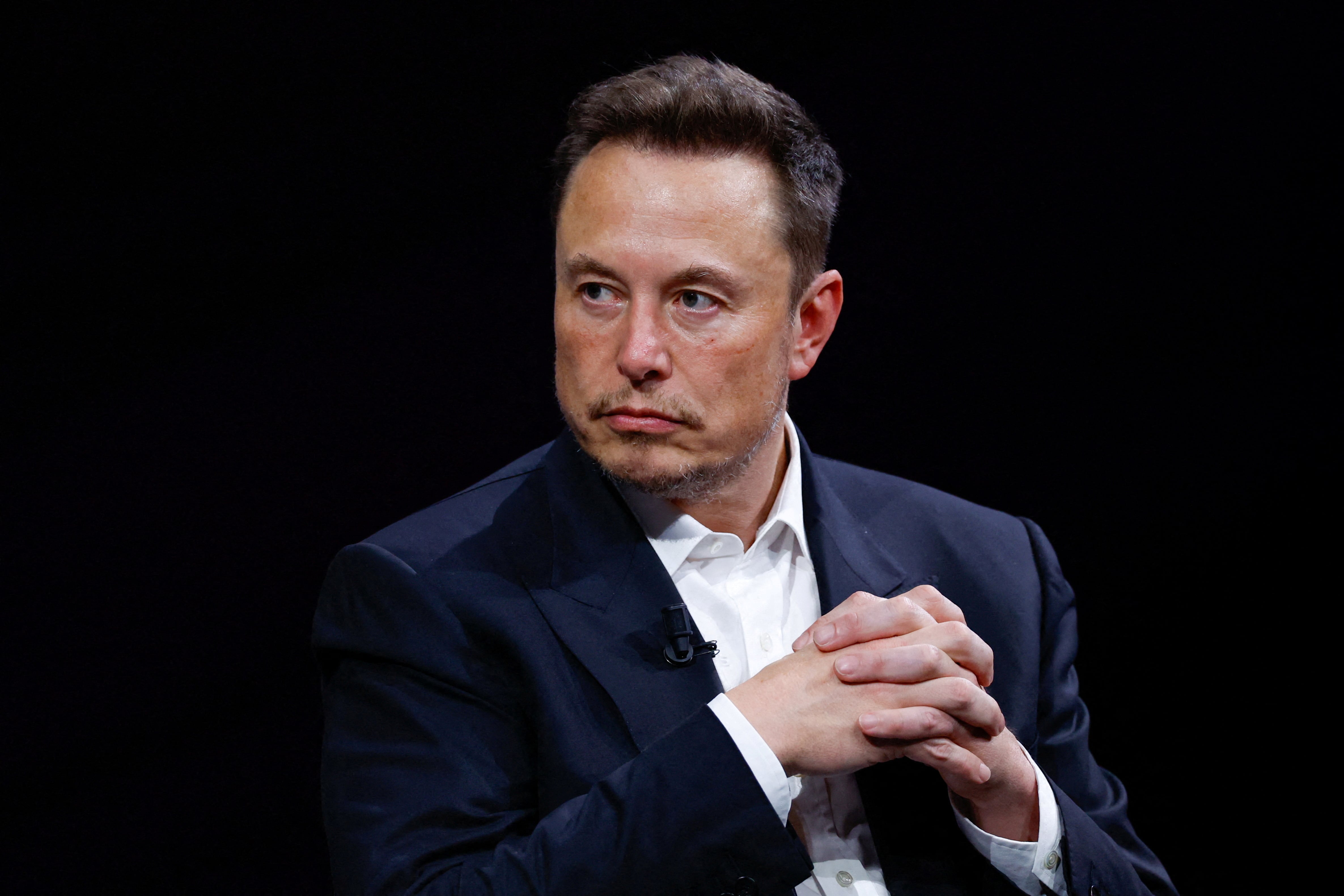Elon Musk pronostica que la inteligencia artificial superará a la humana en cinco años y anticipa una economía dominada por robots