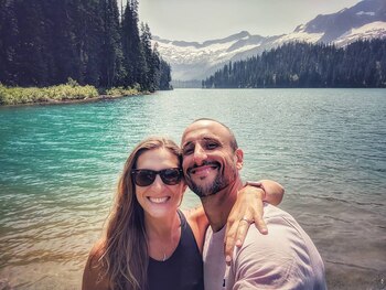 Manu Ginóbili y Many Oroño,