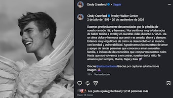 Captura de pantalla de una publicación digital con un retrato en blanco y negro de un hombre de perfil con alas de plumas y un texto adjunto