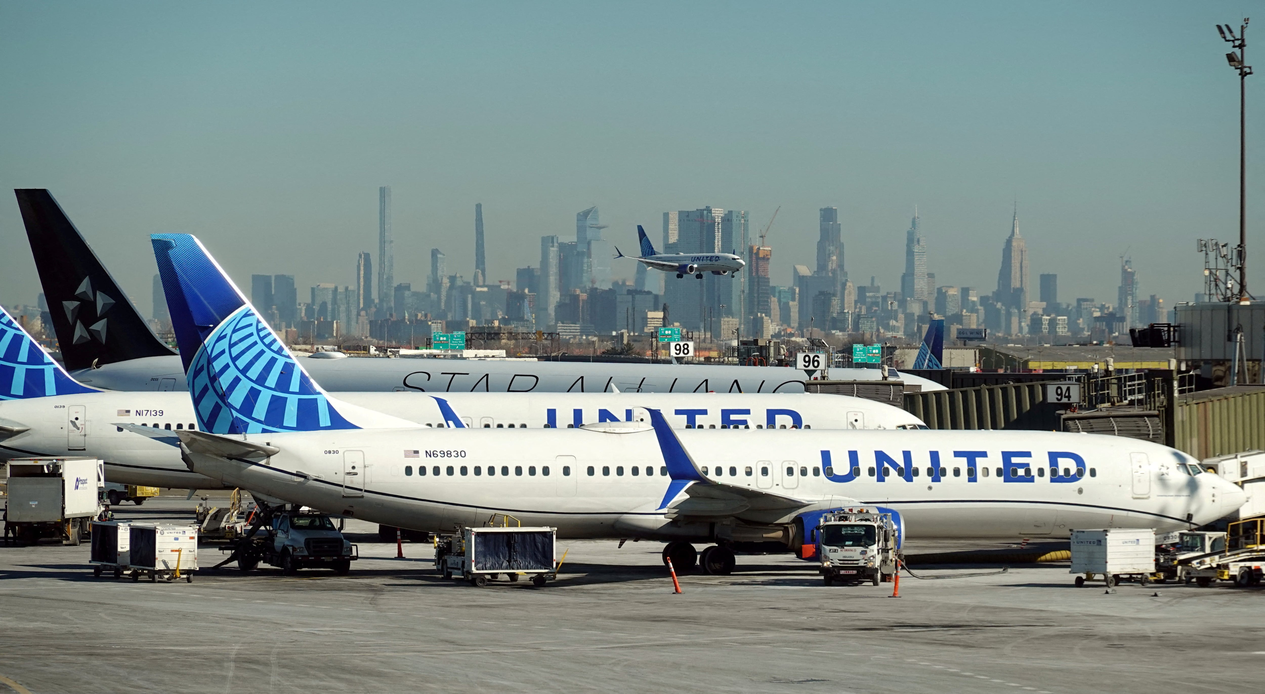 United Airlines anunció 10 nuevas rutas internacionales hacia ciudades de Europa y Asia desde 2027, en la mayor expansión internacional de su historia (REUTERS/Fabrizio Bensch)