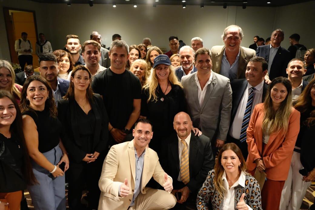 Martín Menem, Karina Milei y Lisandro Catalán en una actividad partidaria de La Libertad Avanza el 15 de abril en Tucumán