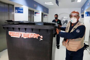 Esta basura, agrega, debe ser