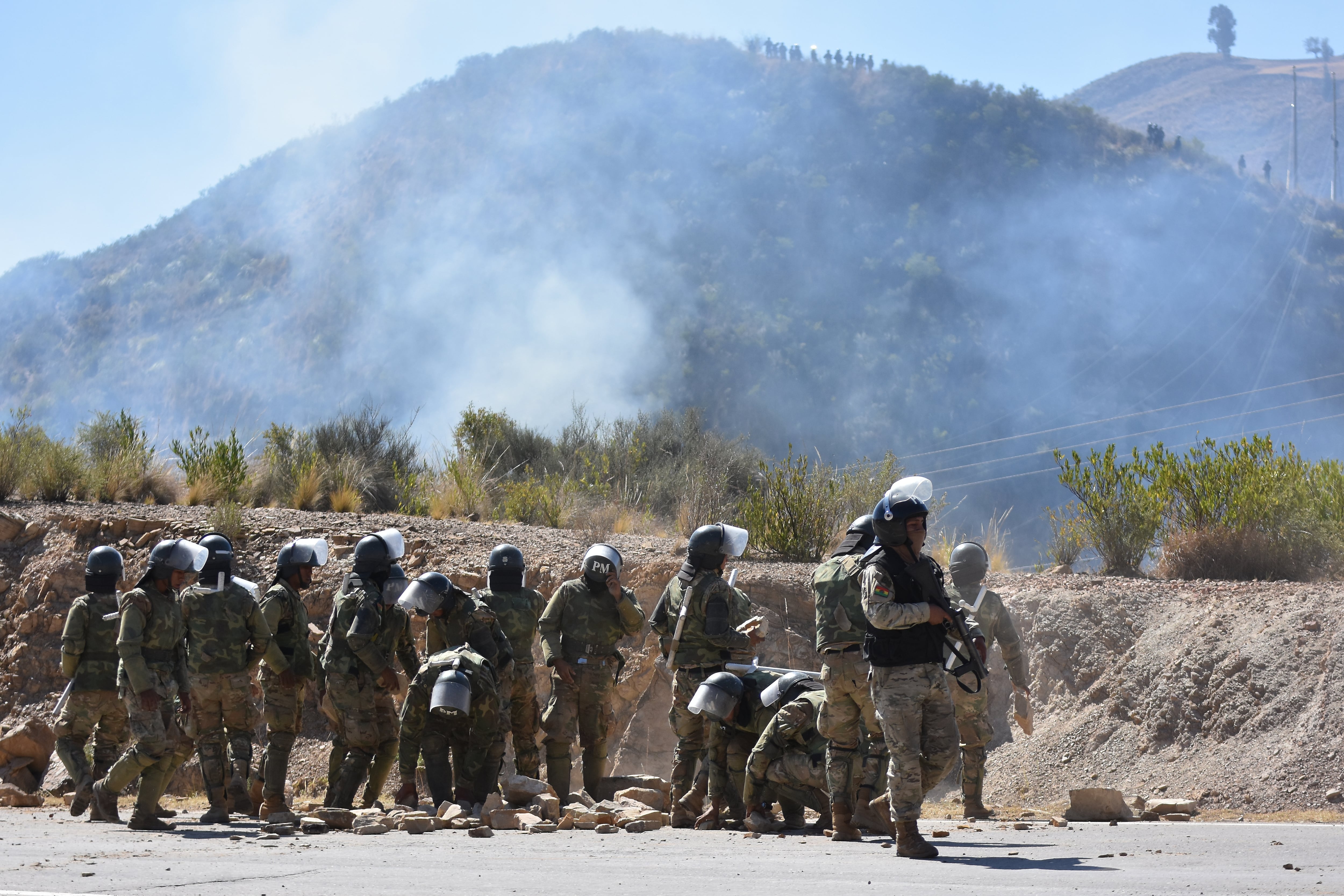 Muchos de los oficiales, tanto de la policía como del ejército, deben su carrera al Plan de Igualdad de Oportunidades, una iniciativa especial puesta en marcha por el Gobierno de Morales en 2008 para permitir que personas sin educación formal pudieran convertirse en oficiales (AP)