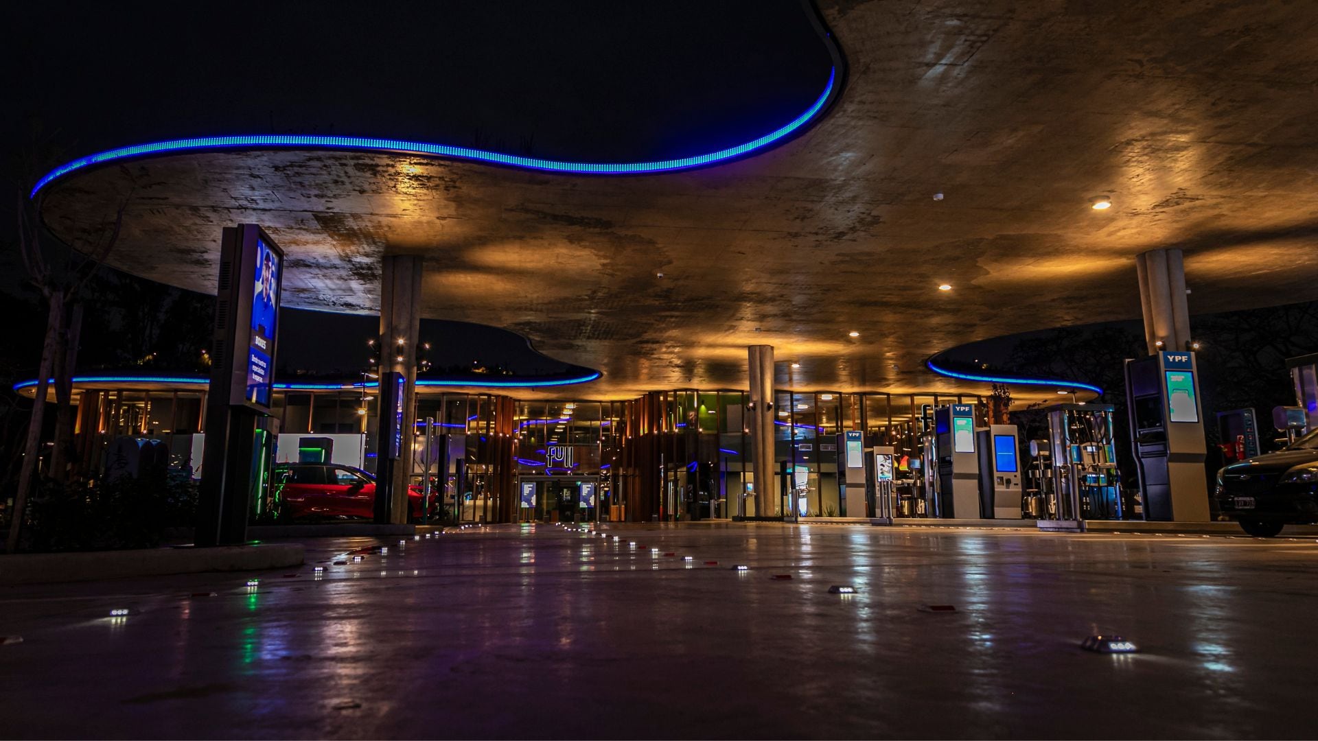 En la estación Alcorta, visitantes acceden a una propuesta única que revela cuánto impacto tiene la industria local en su entorno diario (YPF)