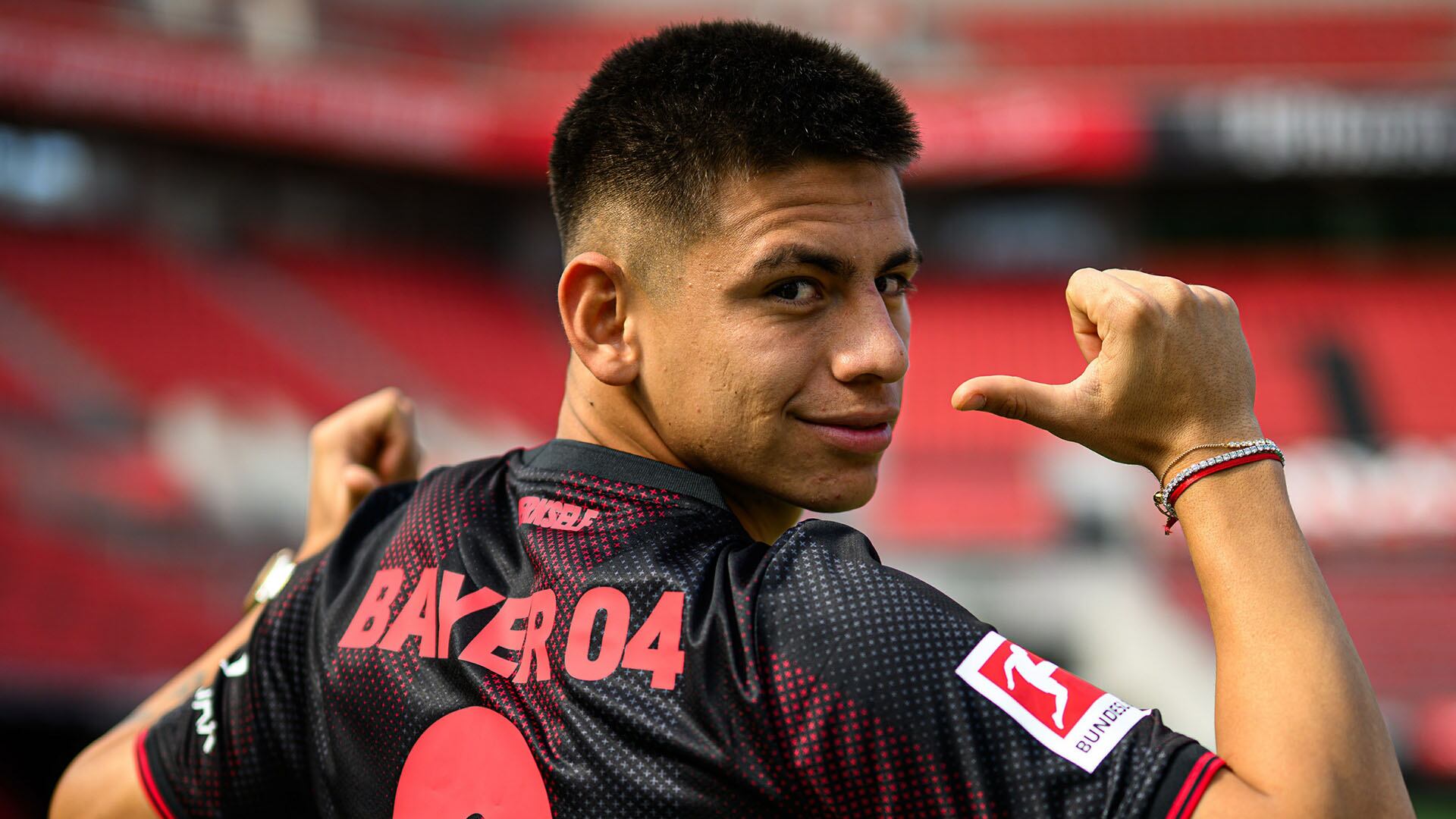 El Diablito Echeverri podría emigrar del Bayer Leverkusen ante la falta de minutos (@bayer04_es)