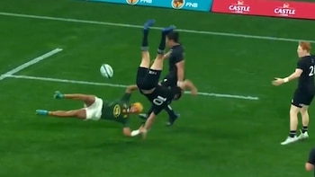 tackle de Arendse sobre Barrett