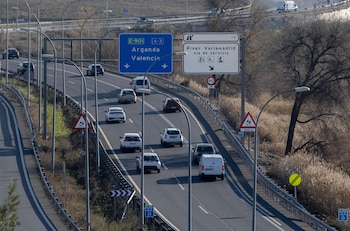 Las señales de mayor tamaño se reservan para autopistas y autovías. (Europa Press)