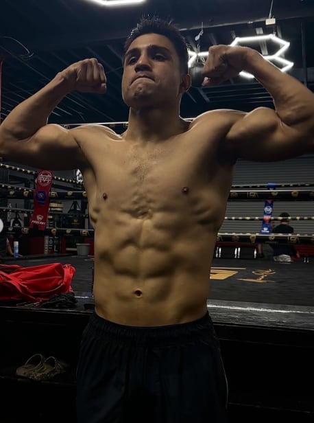 Reséndiz conquistó el campeonato interino supermediano de la Asociación Mundial de Boxeo tras superar a Caleb Plant en mayo de 2025. (Instagram/ @toro_resendiz1)