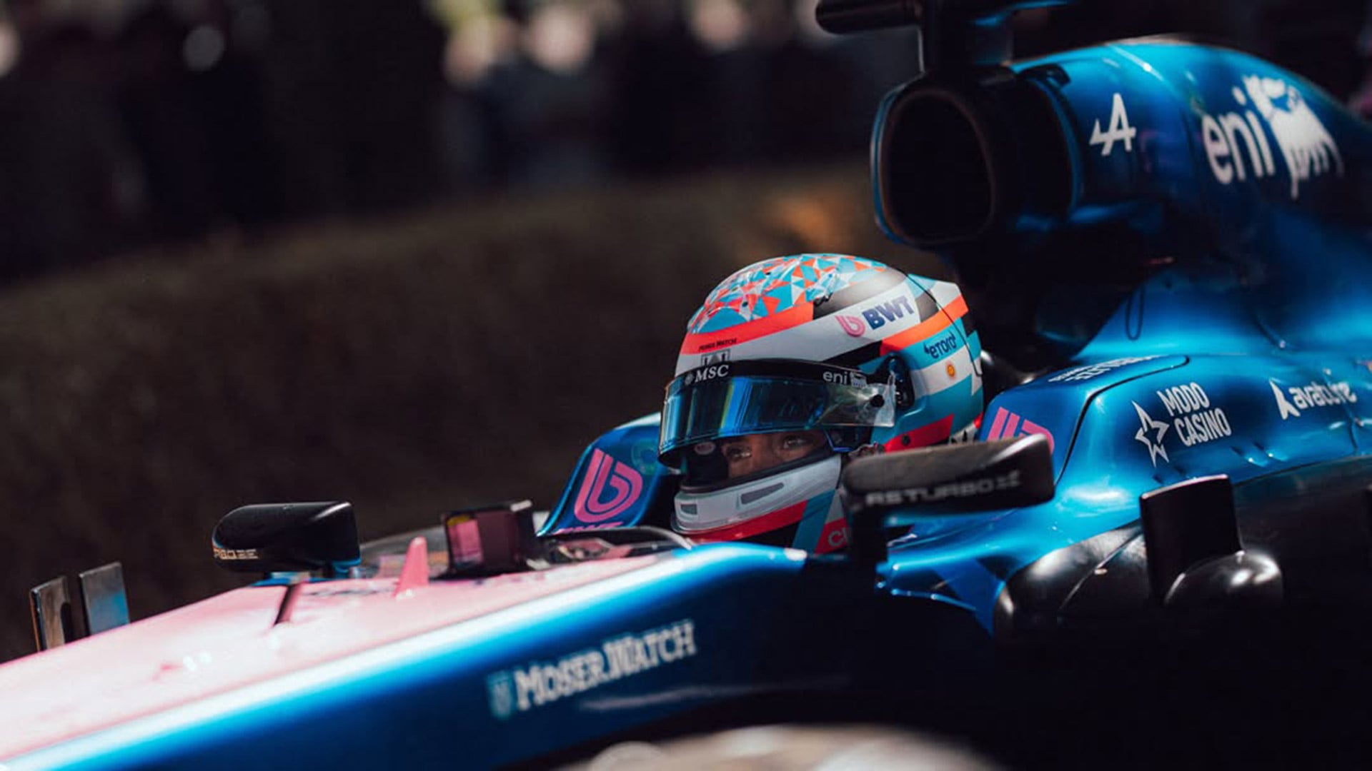 Colapinto arriba del Lotus E 20 (@francolapinto)