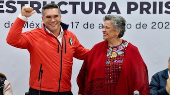 ¿Beatriz Paredes se baja o