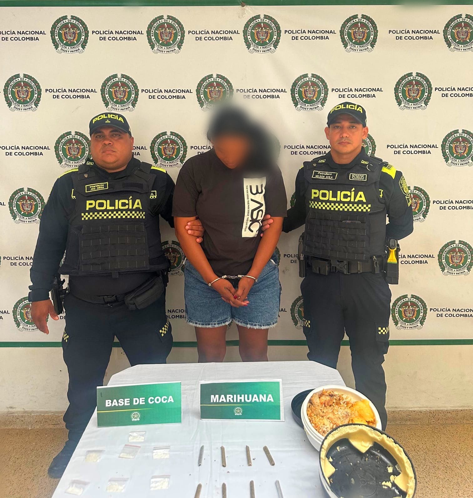 Detenida mujer que intentó ingresar drogas a una estación de Policía en Atlántico: la ocultaba en una ceña navideña