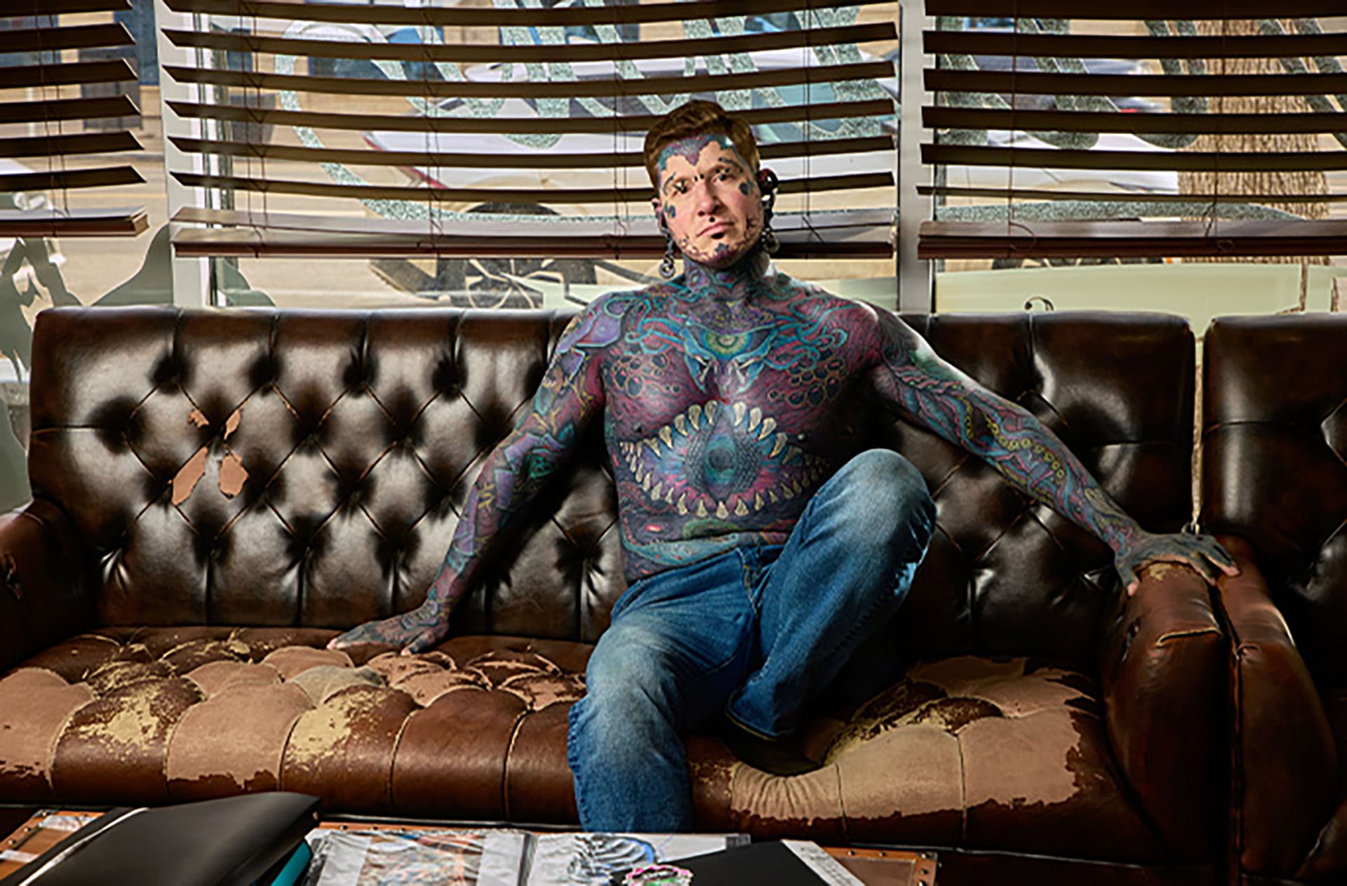 Jeremy Schofield, conocido como Ephemeral Remy, obtuvo el récord Guinness por la mayor cantidad de capas de tatuajes en el cuerpo en la categoría masculina (Créditos: Guinness World Records)