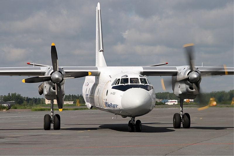 El Antonov An-26 es un avión de pasajeros regional y de transporte militar bimotor