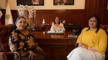 Claudia Tello deja la Secretaría de Educación de Veracruz para regresar al Senado, mientras Raquel Bonilla asume el reto de dar continuidad a la política educativa estatal.