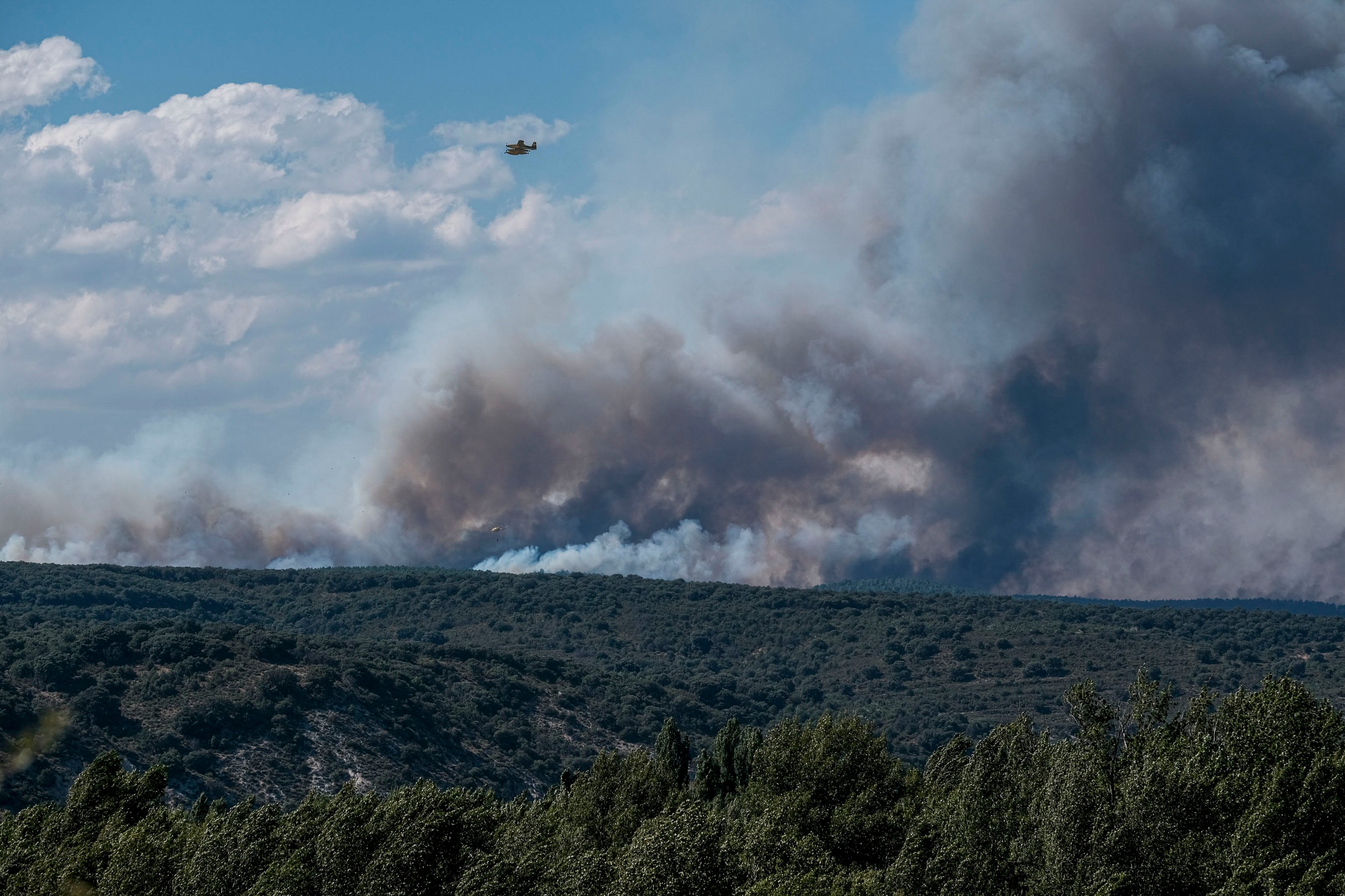 El incendio forestal de La Mierla (Guadalajara) sigue sin control tras arrasar 3.483 hectáreas, desalojar a 529 personas y afectar a 11 localidades