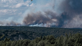 El incendio forestal de La Mierla (Guadalajara) sigue sin control tras arrasar 3.483 hectáreas, desalojar a 529 personas y afectar a 11 localidades
