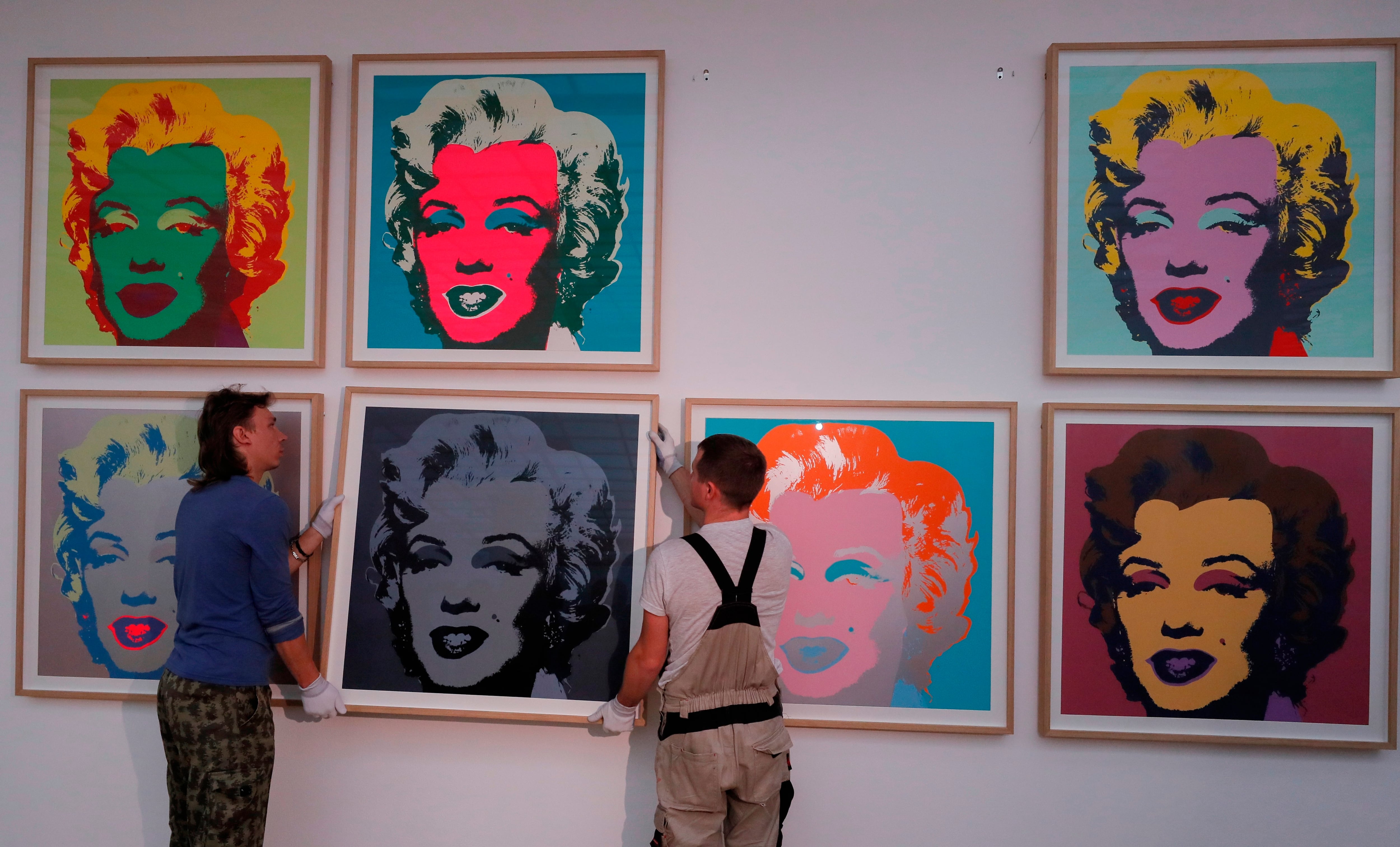 El Pop Art tuvo variantes como el Realismo Capitalista en Alemania y el Nuevo Realismo en Francia, y su herencia aún se reconoce en los memes virales y la cultura global del siglo XXI - EFE/EPA/SERGEI ILNITSKY