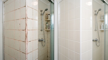 Fotografía dividida en dos mitades: azulejos de ducha con juntas de tono rosado a la izquierda, y los mismos azulejos blancos a la derecha.