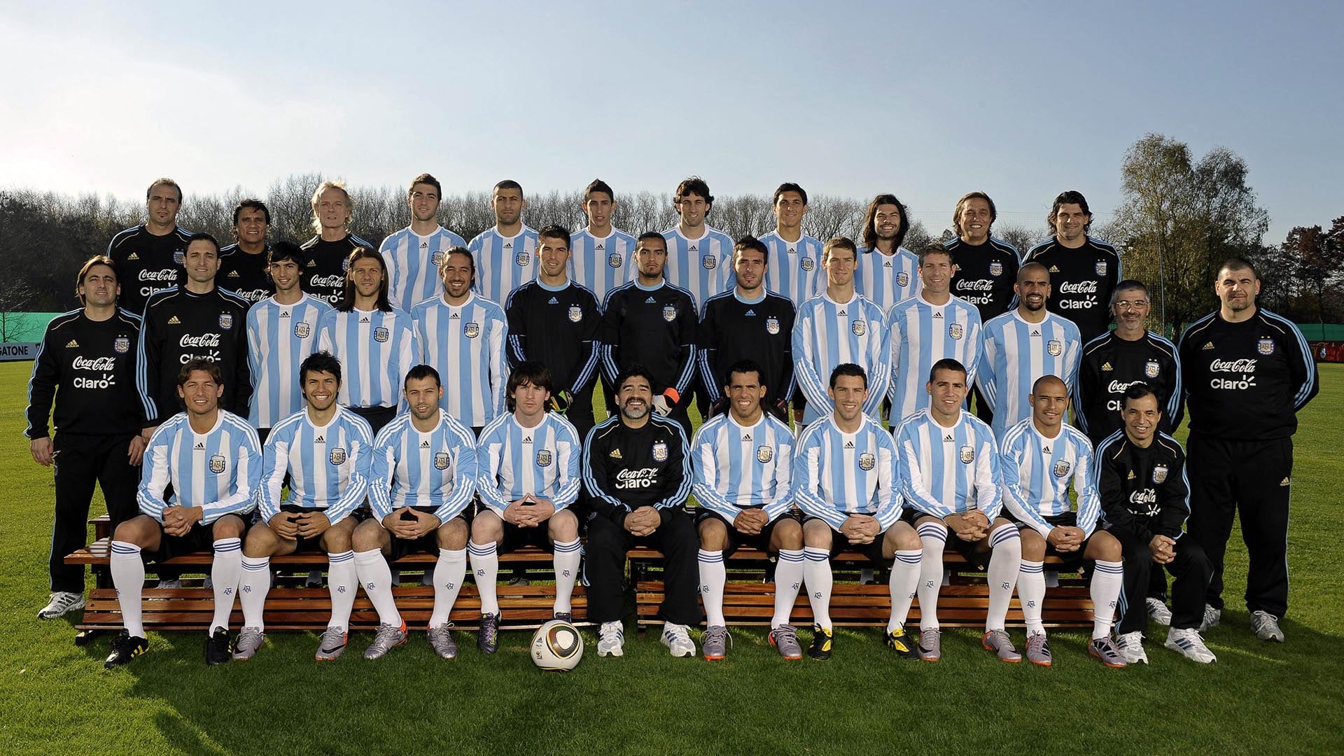 Otamendi llegó a la Selección de la mano de Maradona y jugó el Mundial 2010 (AFP)