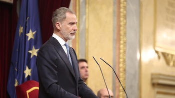 (AMP) El rey pide "un