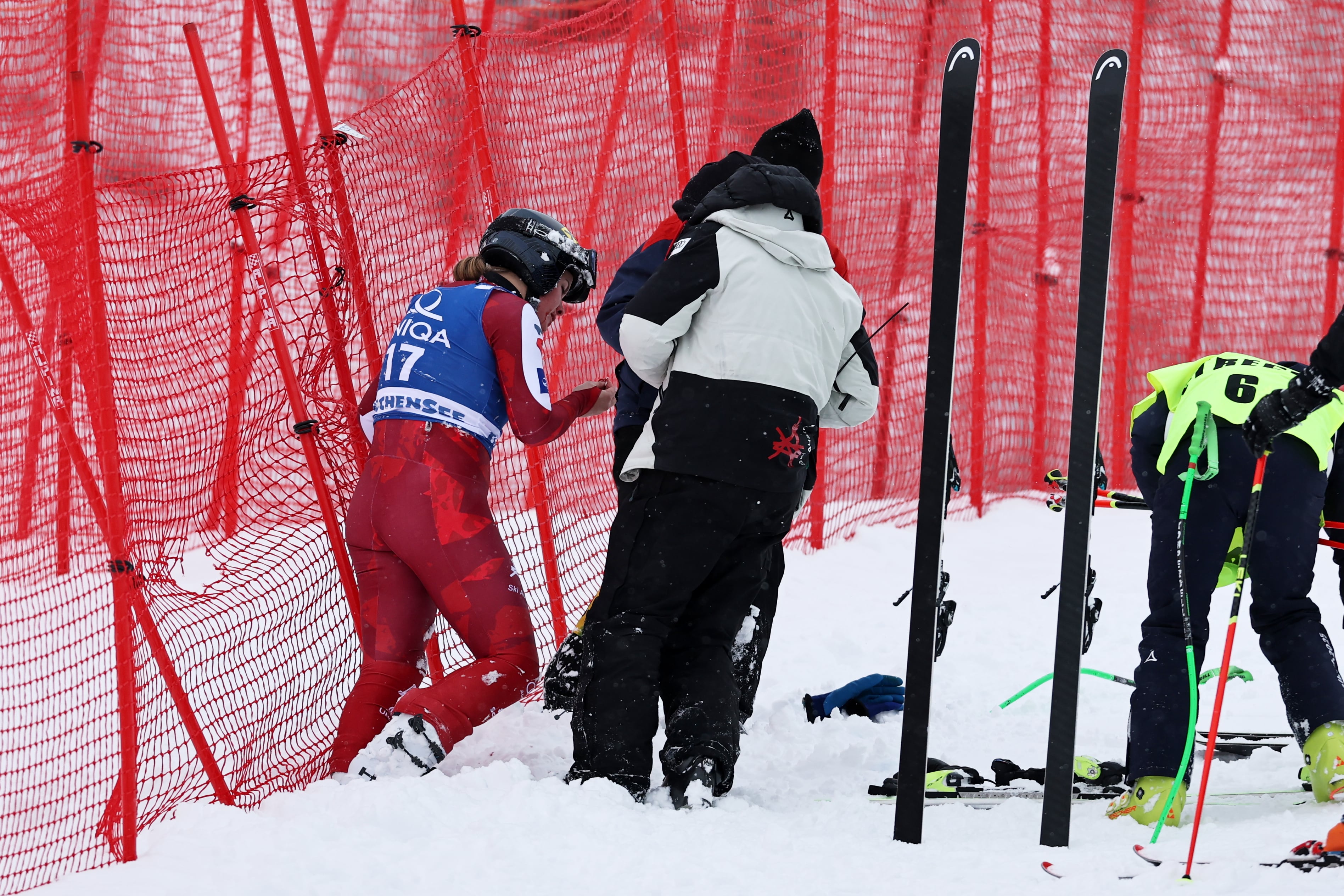 Todo se frenó para facilitar la atención médica a la mujer (Crédito: AP/Marco Trovati)