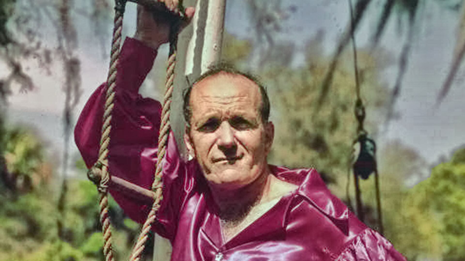Wallenda debutó sobre el cable a los 16 años tras responder a un anuncio de trabajo, comenzando una carrera marcada por el riesgo y la innovación en el mundo del funambulismo (Wikipedia)