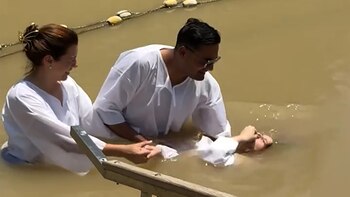 Una diputada libertaria se bautizó en el Río Jordán: “No soy más esclava, me levanté para vivir en la luz”