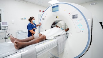 Una tomografía en el hospital Rebagliati puede tardar hasta un año, según ministro de Salud