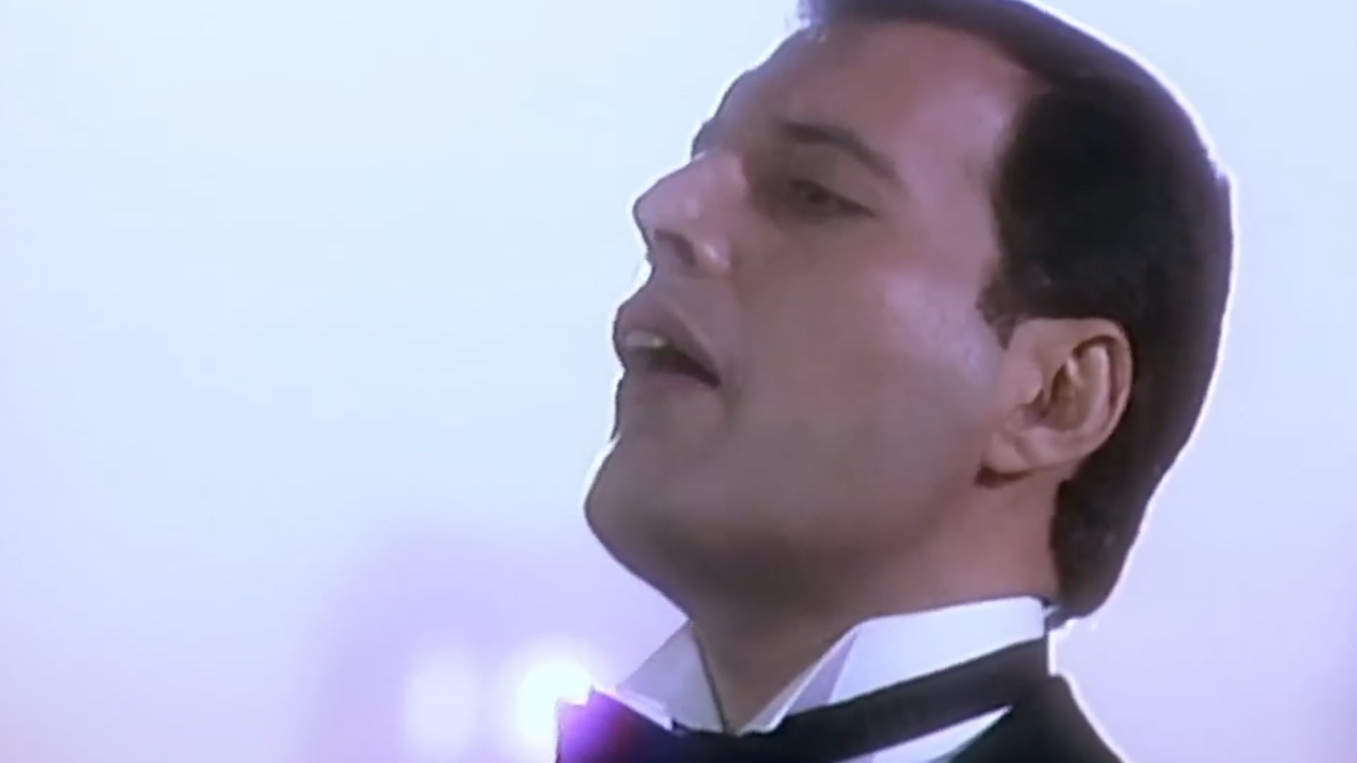 La voz grabada del líder de Queen (fallecido meses antes) resonó en la ceremonia de los Juegos Olímpicos de Barcelona 1992 junto a la interpretación en directo de Montserrat Caballé