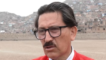 Cornelio Gonzales Torres, director regional de Educación de Lima Metropolitana, confirmó que las trabajadoras reciben amenazas reiteradas y advirtió sobre la necesidad de proteger su integridad - Créditos: Captura de pantalla de Panamericana TV.